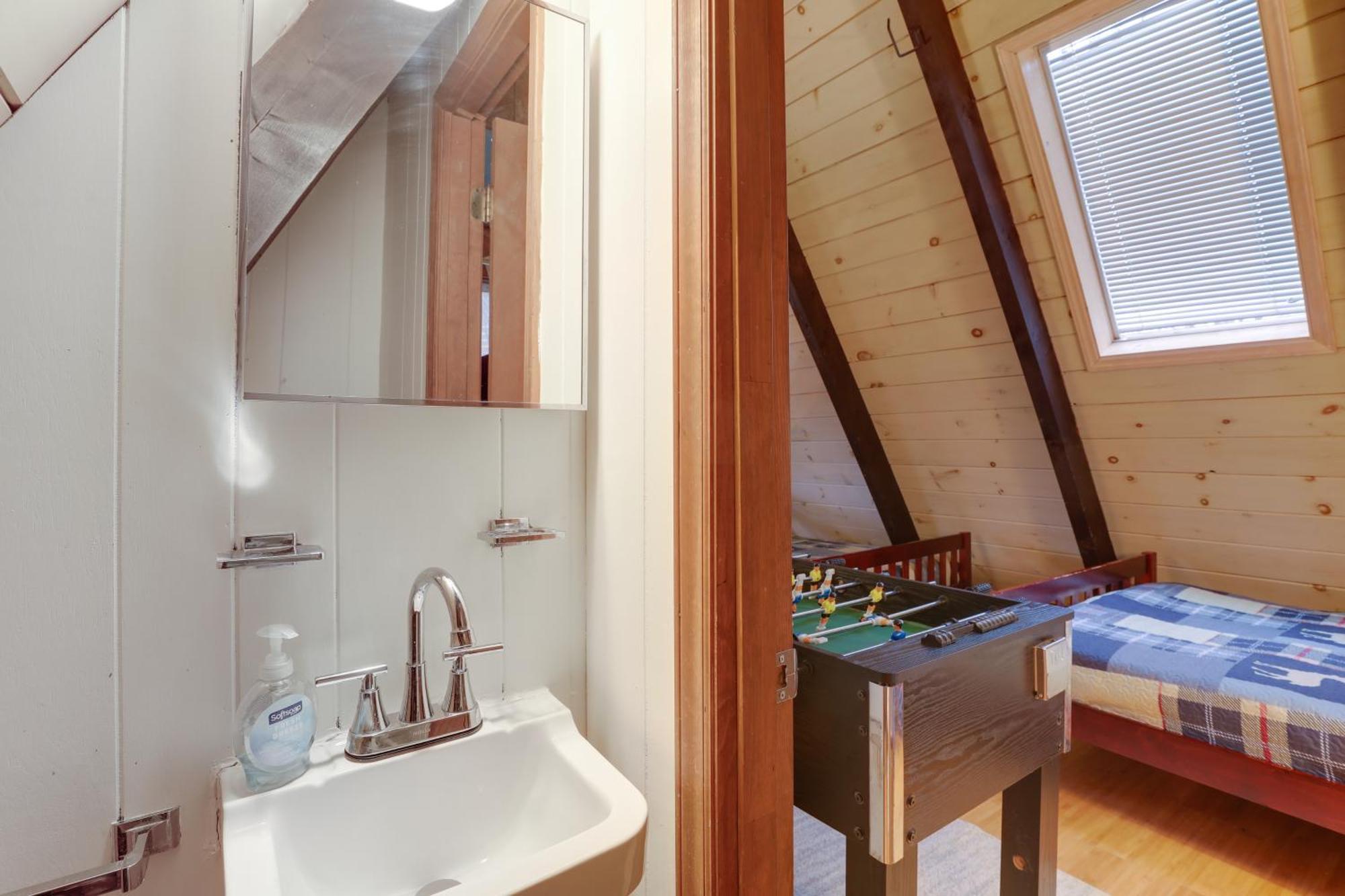 A-Frame Cabin With Hot Tub 1 Mi To Beech Mountain! Eksteriør billede